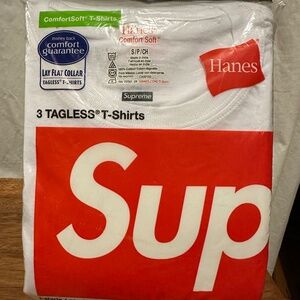 NWT SUPREME x Hanes 3-Pack T-shirt